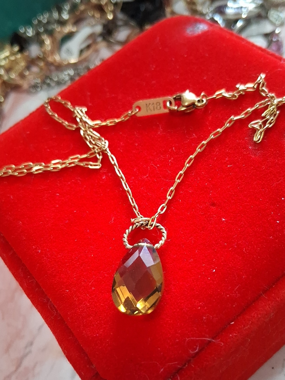 18 K Gold Plated L0Gold Teardrop Pendant Necklace with Amber Gem